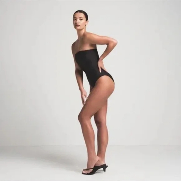 Skims Signature Swim Strapless One Piece - Picture 3 of 5